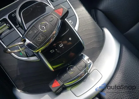 2016 Mercedes-Benz Glc 300 z USA, uszkodzony, nr VIN WDC0G4JB6GF067481